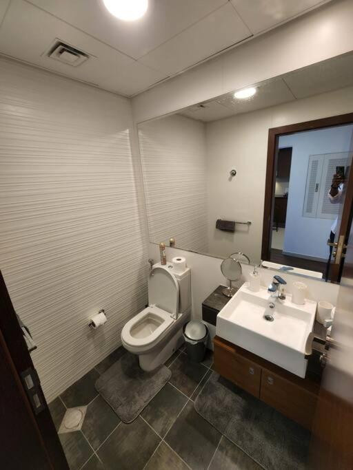 Cozy 1Br In Iconic Tower Apartment Abu Dhabi Exterior foto