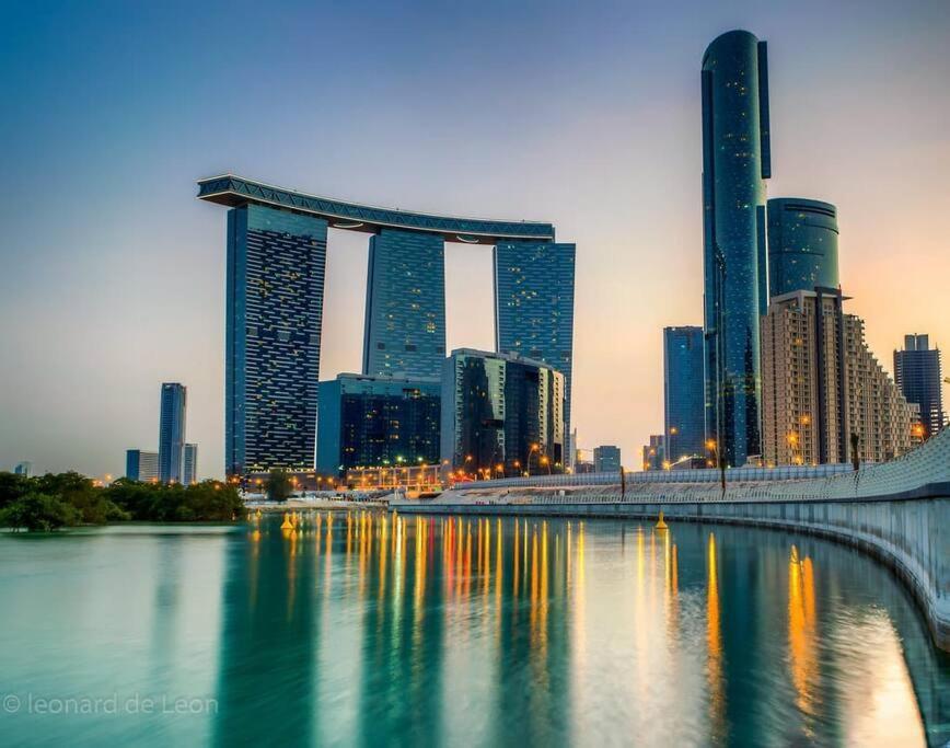Cozy 1Br In Iconic Tower Apartment Abu Dhabi Exterior foto
